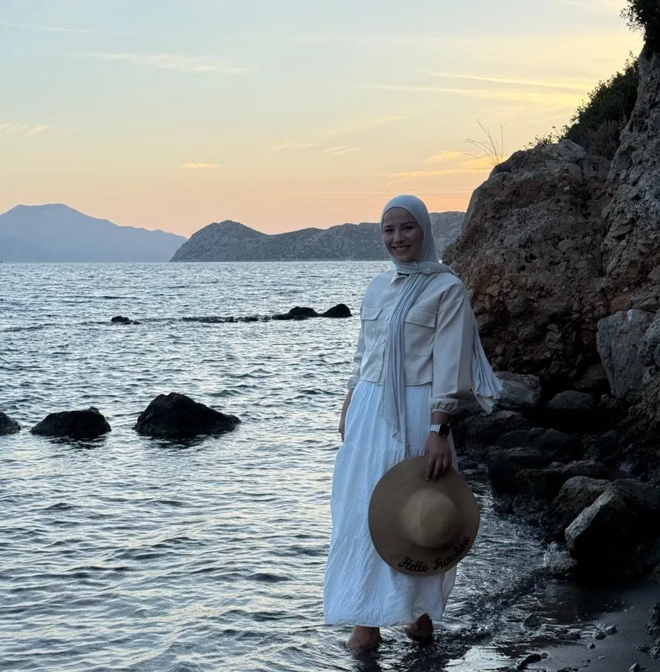 Hacer Tavşan ile Tatilox KOD 4812: Marmaris’te Deniz Manzaralı Jakuzili Bungalov Deneyimi