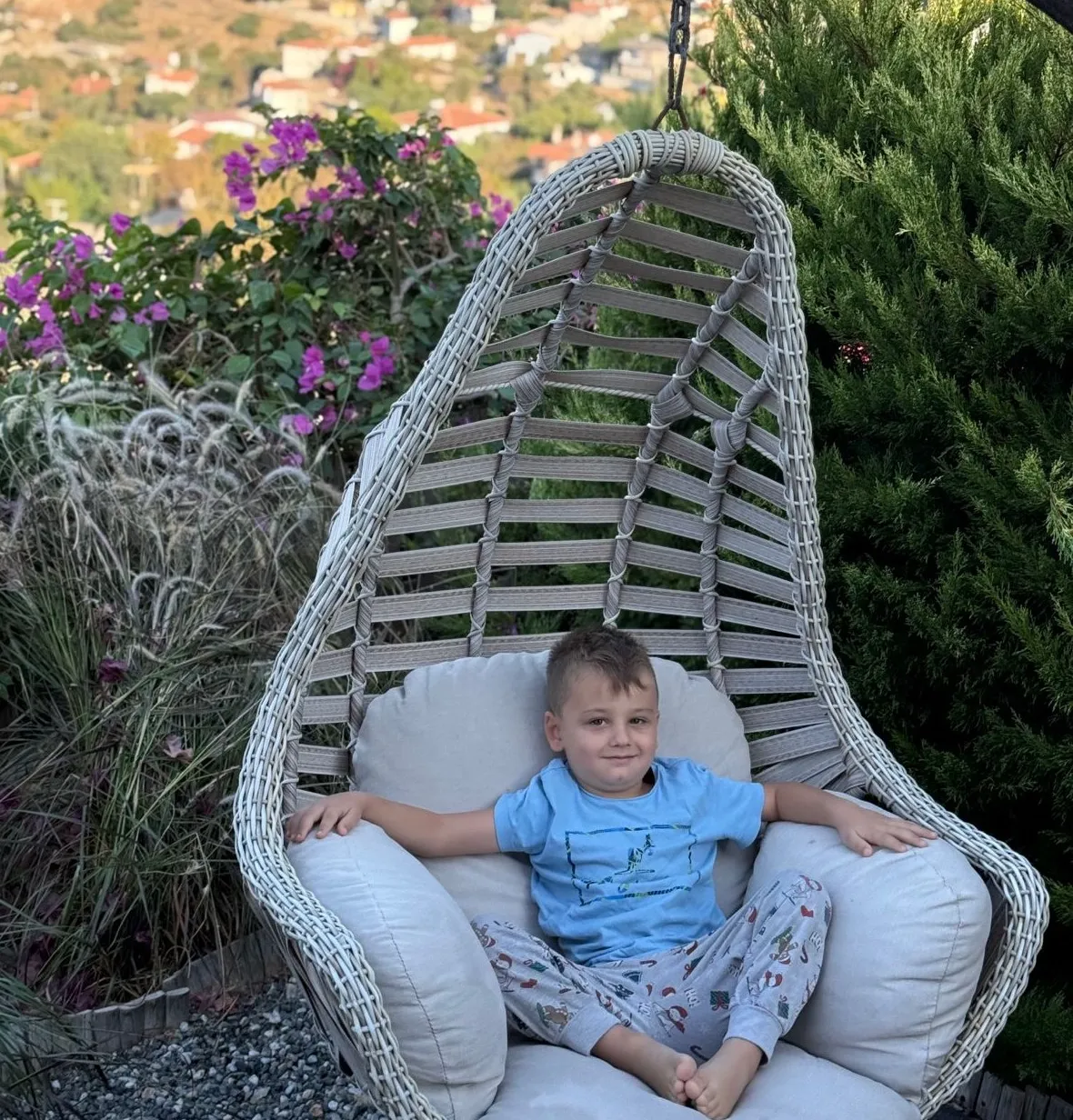 Hacer Tavşan ile Tatilox KOD 4812: Marmaris’te Deniz Manzaralı Jakuzili Bungalov Deneyimi