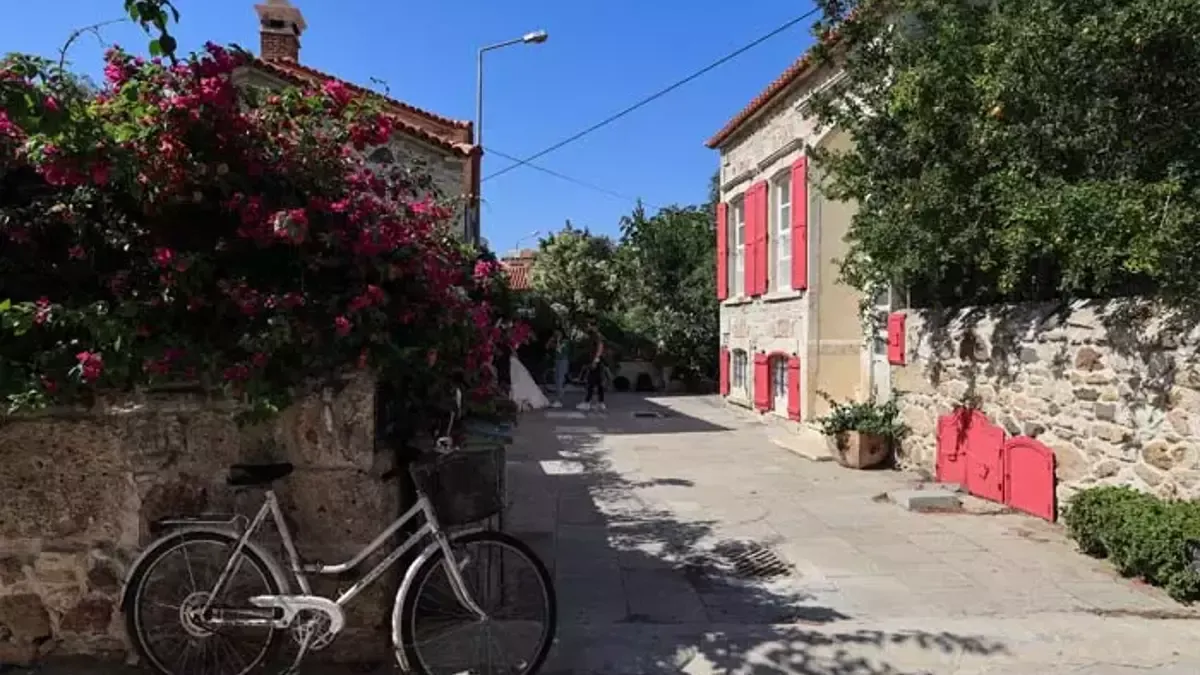 Eski Foça Taş Evleri