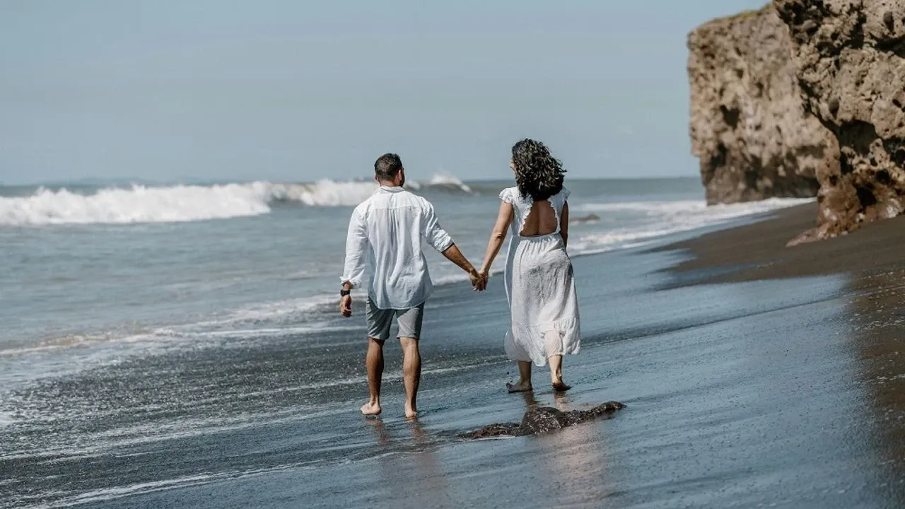 El ele tutuşan çiftler