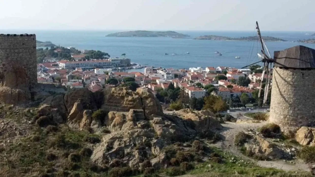 Foça Yel Değirmenleri