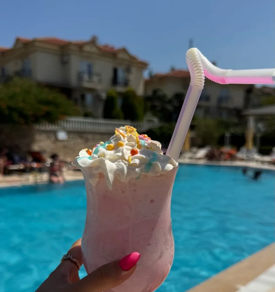 çilekli milkshake