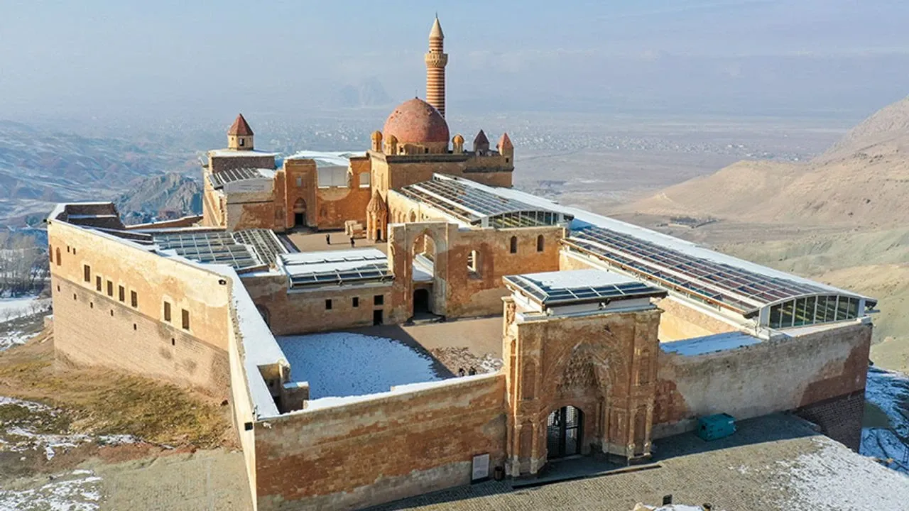 İshak Paşa Sarayı