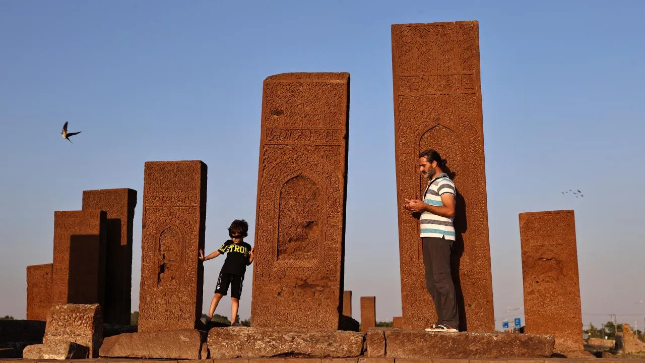 Ahlat Selçuklu Mezarlığı