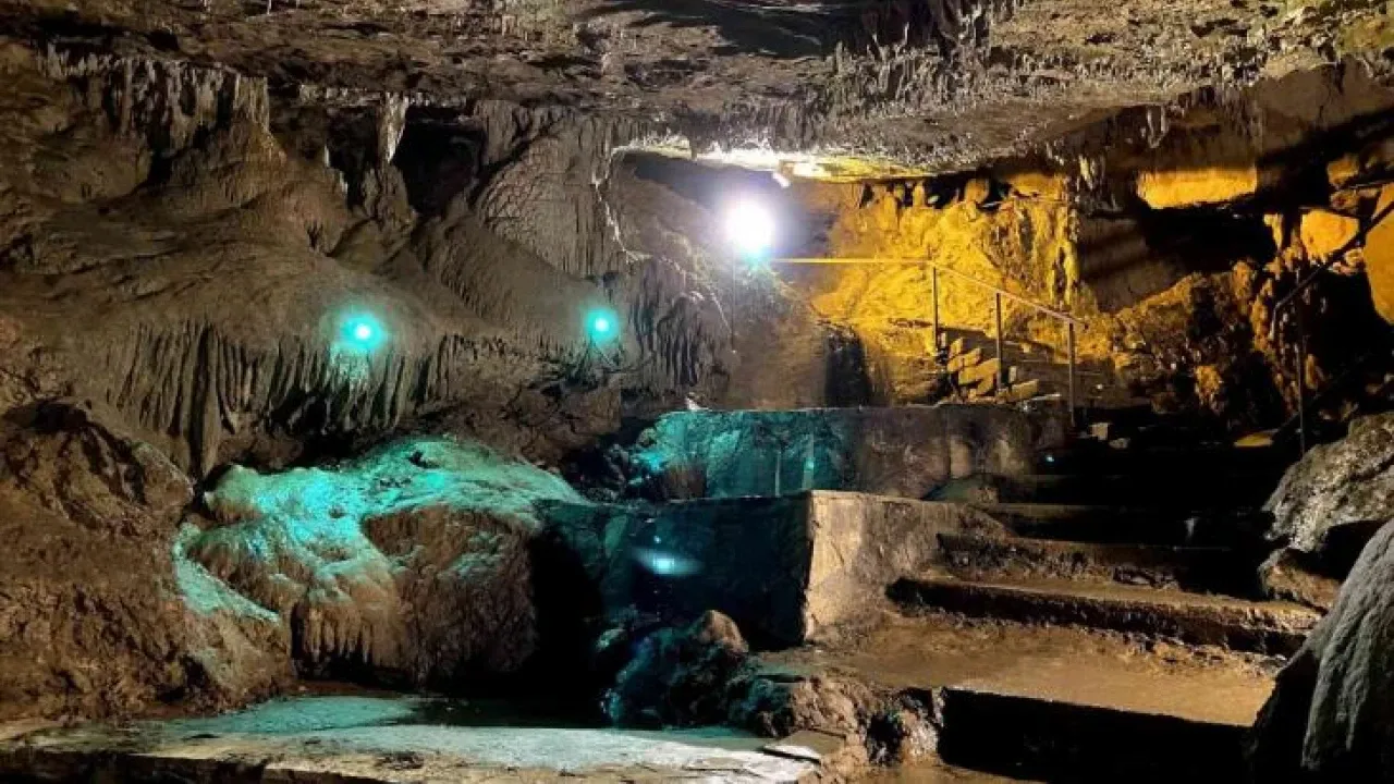 Fakıllı Mağarası