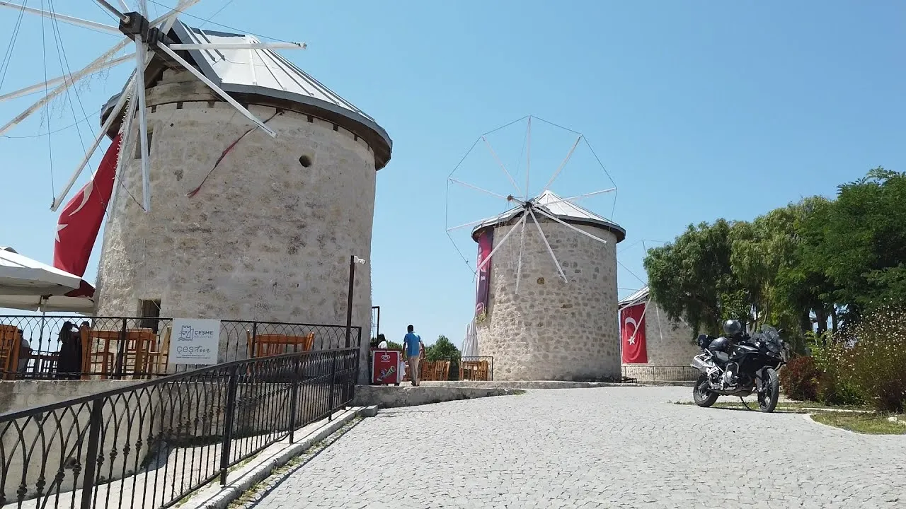 Alaçatı Yel Değirmenleri