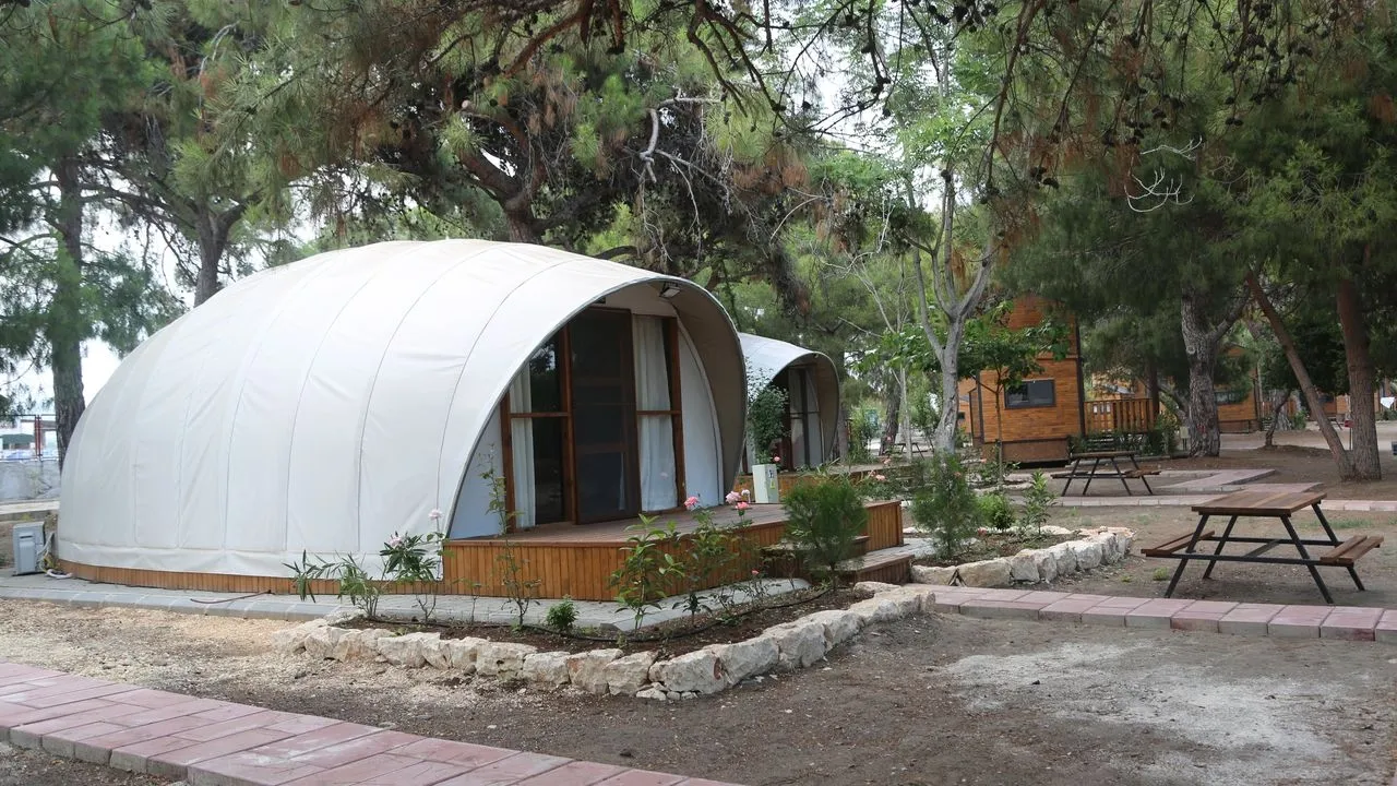 Doğanın Kucağına Ka&ccedil;ış Rehberi: Glamping Nedir, Nasıl Yapılır?