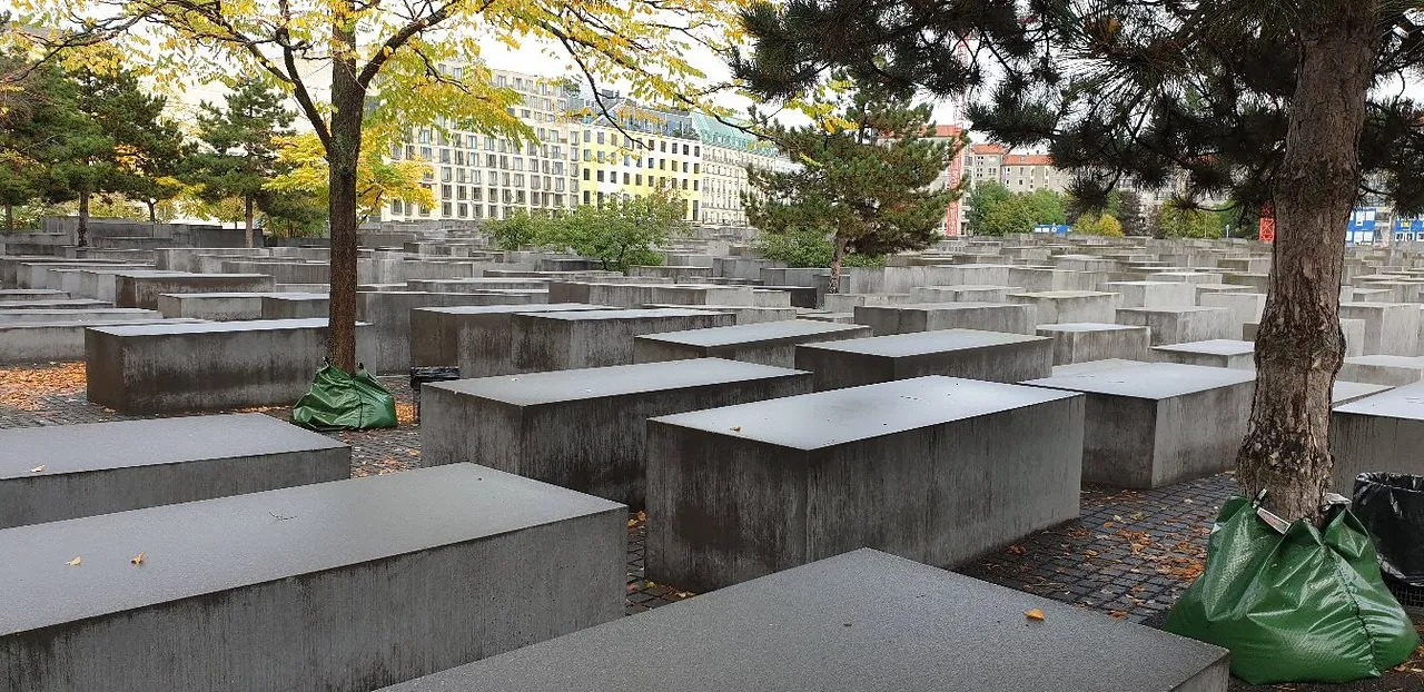  Holocaust Anıtı (Holocaust-Mahnmal)