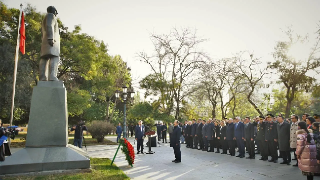 Dünya'nın Dört Bir Yanındaki Atatürk Heykelleri