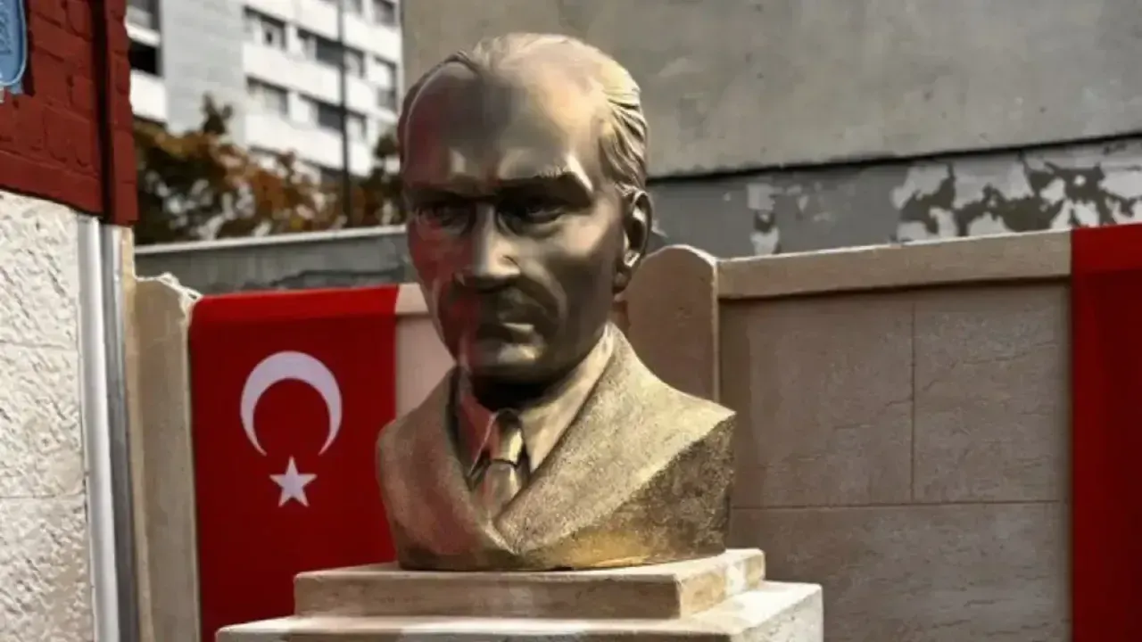 Dünya'nın Dört Bir Yanındaki Atatürk Heykelleri