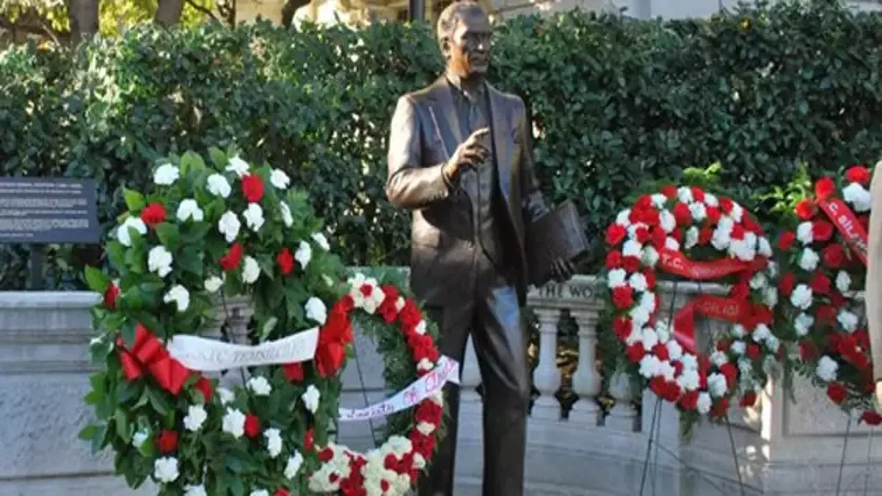 Dünya'nın Dört Bir Yanındaki Atatürk Heykelleri