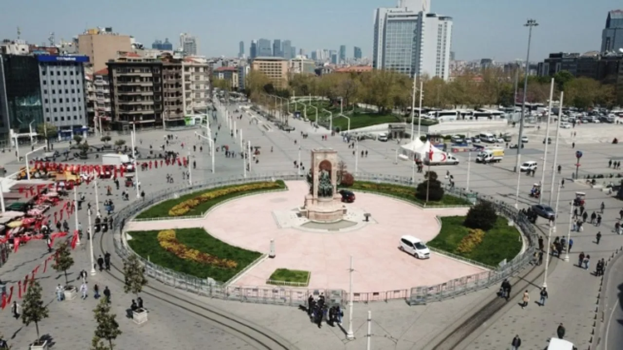 Taksim Meydanı: İstanbul’un Kalbinin Attığı Yer