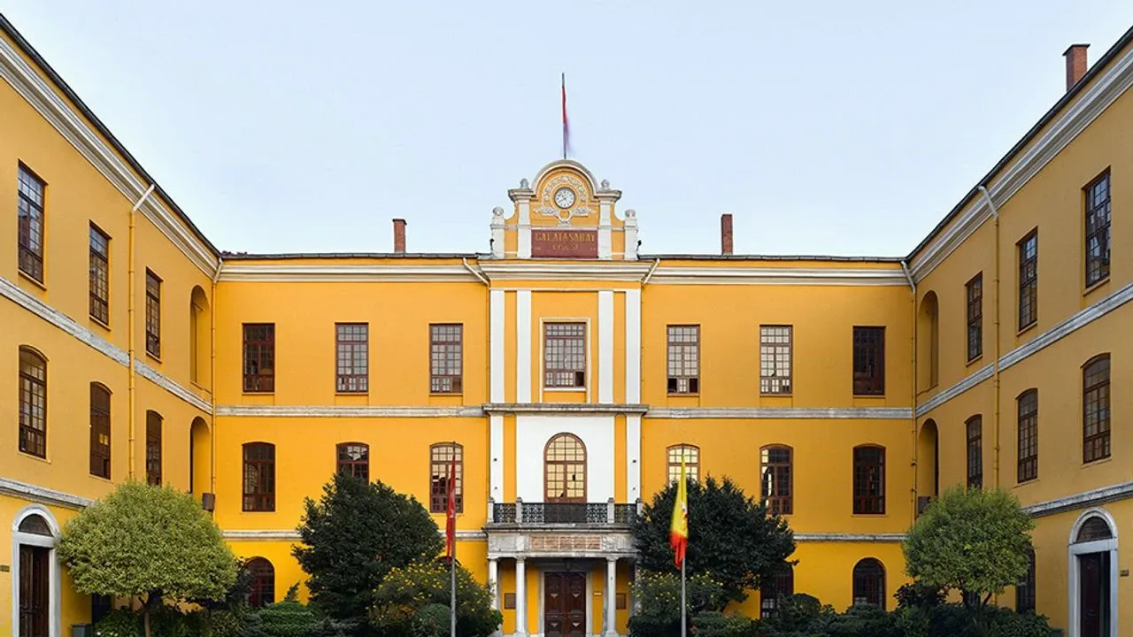 8. Galatasaray Lisesi: Tarihin Kalbine Kazınmış Eğitim Abidesi