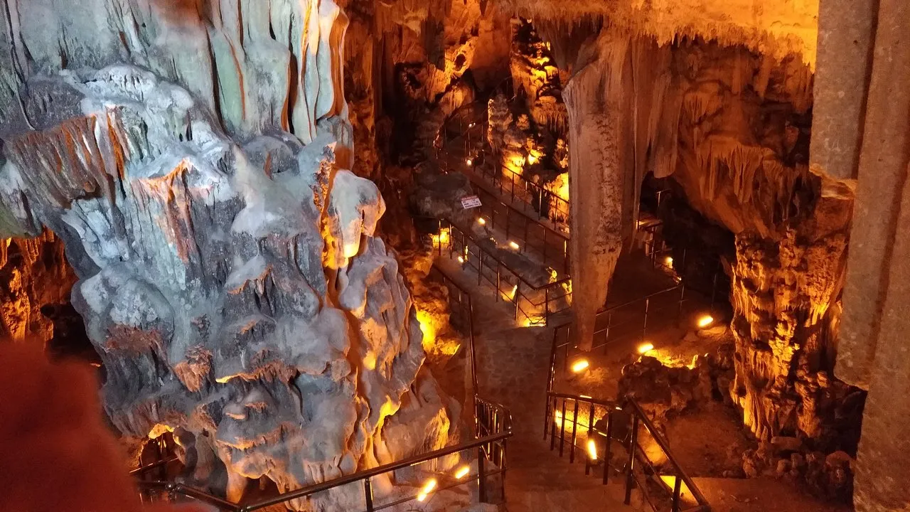 K&ouml;şekb&uuml;k&uuml; Mağarası