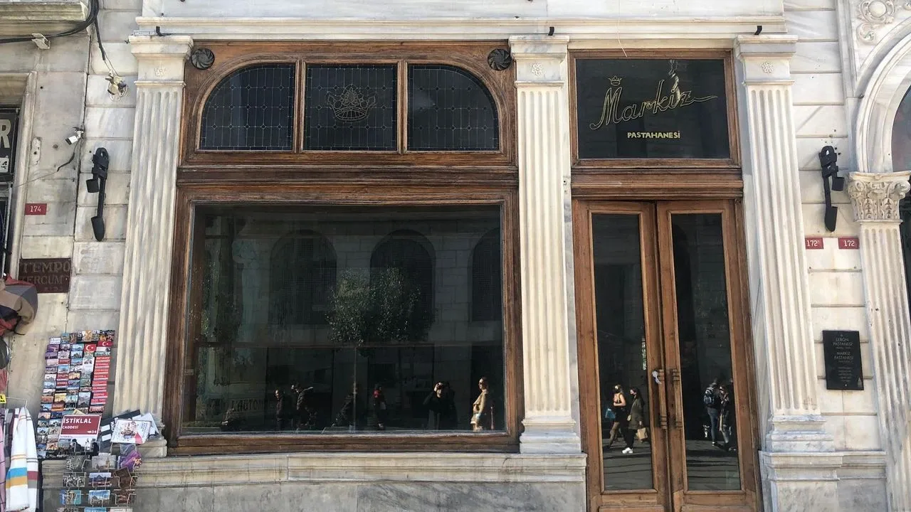 10. Markiz Pastanesi: Çikolata Kokusunda Gizlenmiş Tarih
