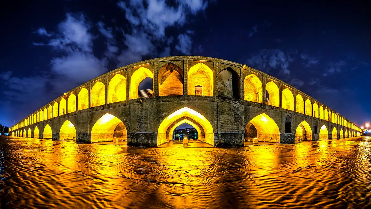 Si-o-se-pol Köprüsü