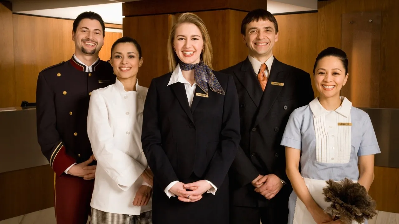 7. Otel Personeli ve Görevleri