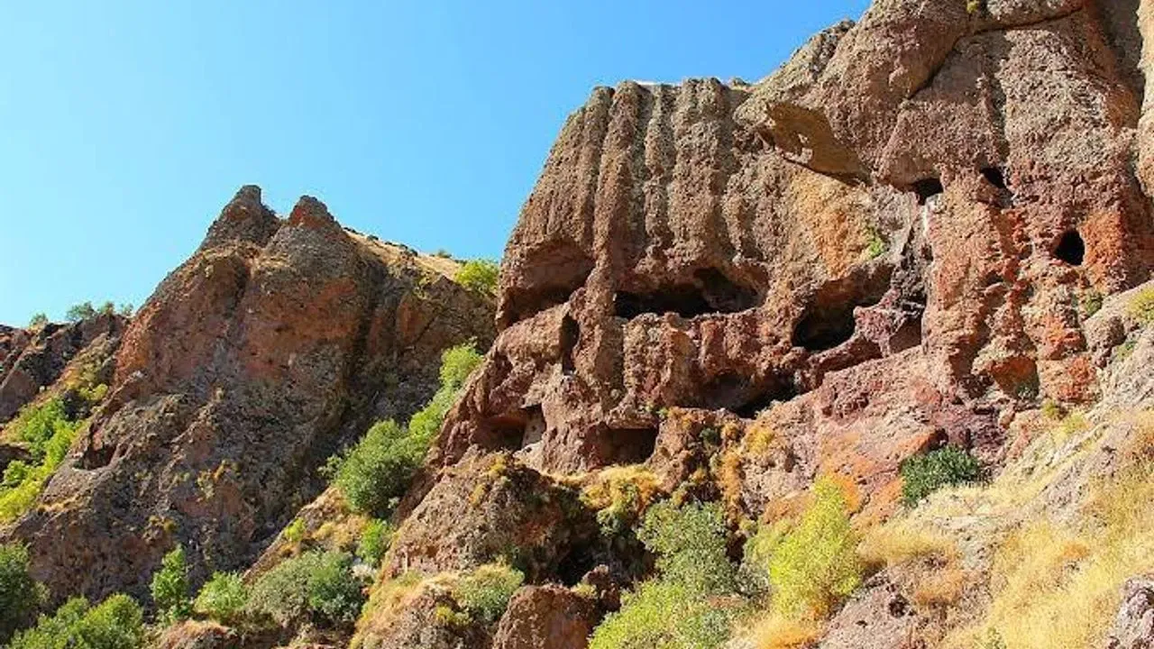 6. Zağ Mağaraları