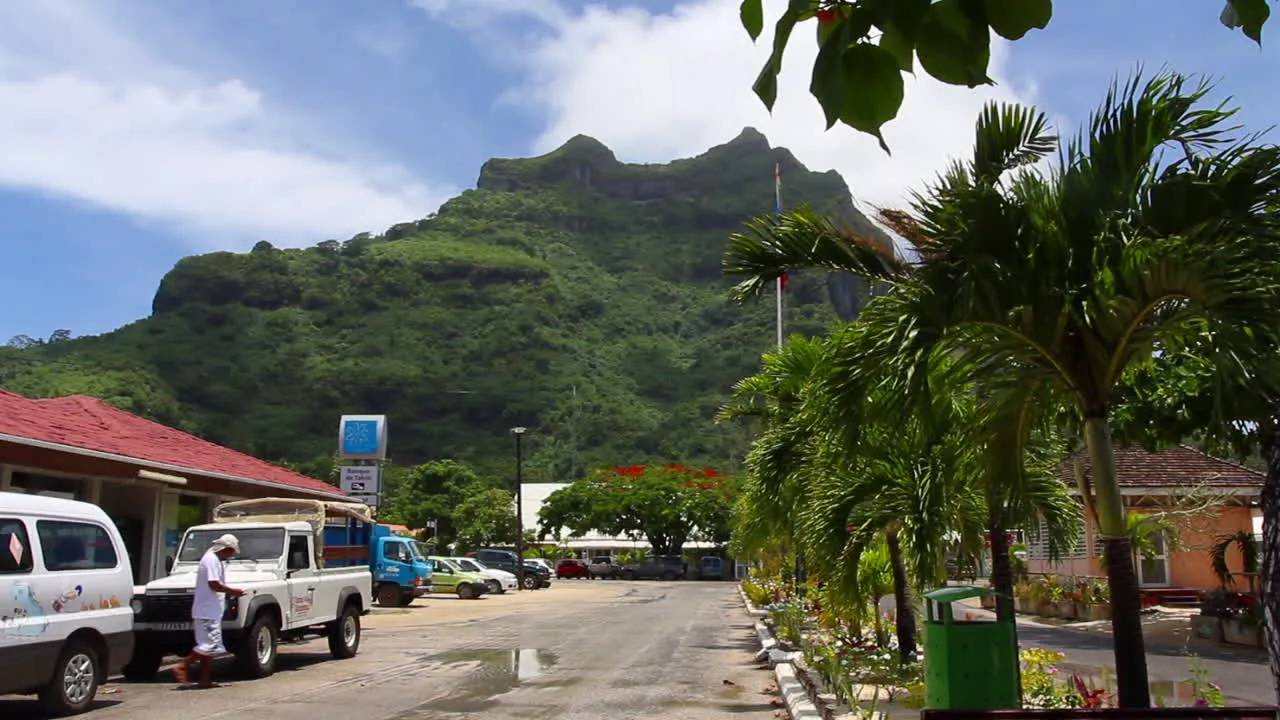 7. Vaitape Kasabası: Kültürle Kucaklaşın