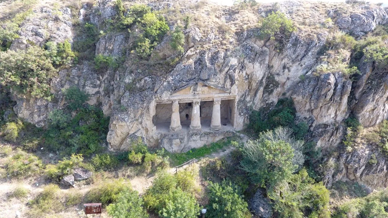 Boyabat Kaya Mezarları: Antik Sırların Kucağında