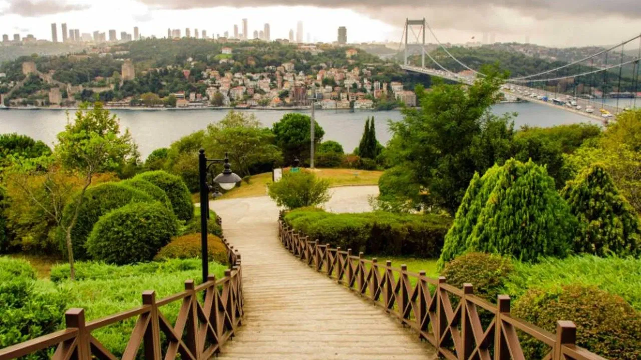 Küçük Çamlıca Tepesi