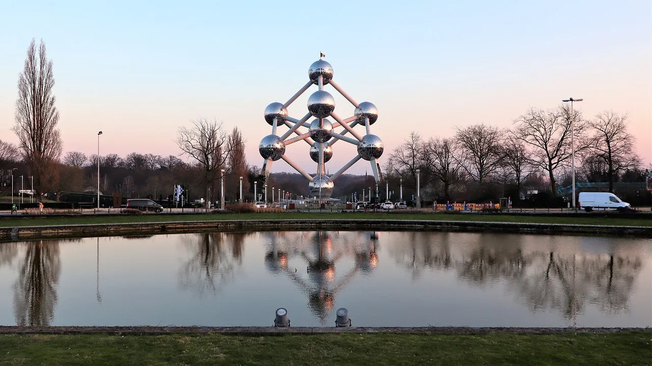 2. Atomium