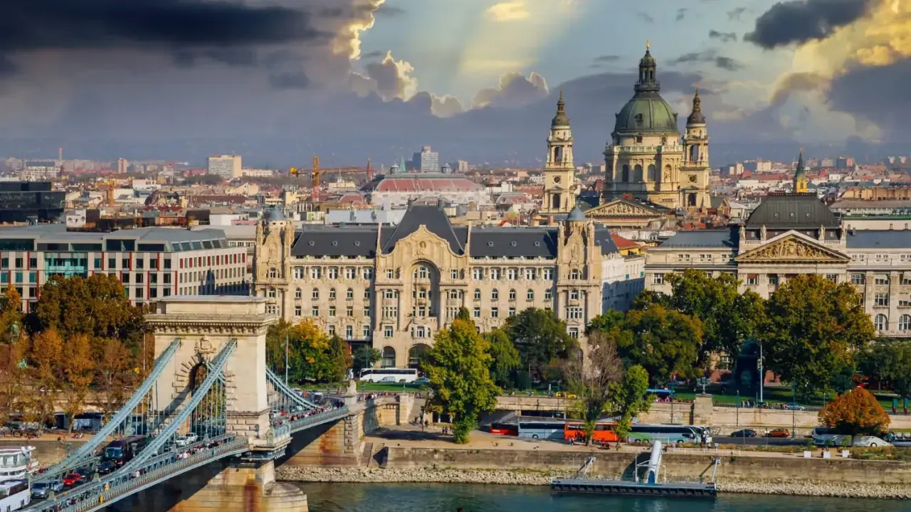 5. Gellért Tepesi ve Özgürlük Anıtı