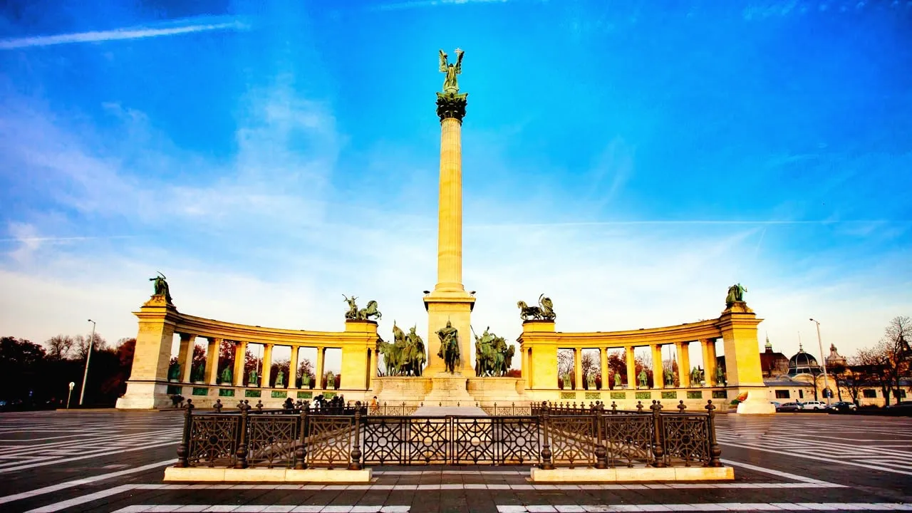 8. Kahramanlar Meydanı (Hősök tere)