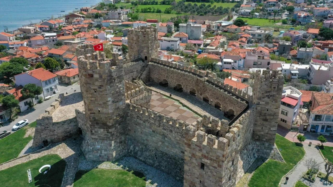 3. &Ccedil;andarlı Kalesi