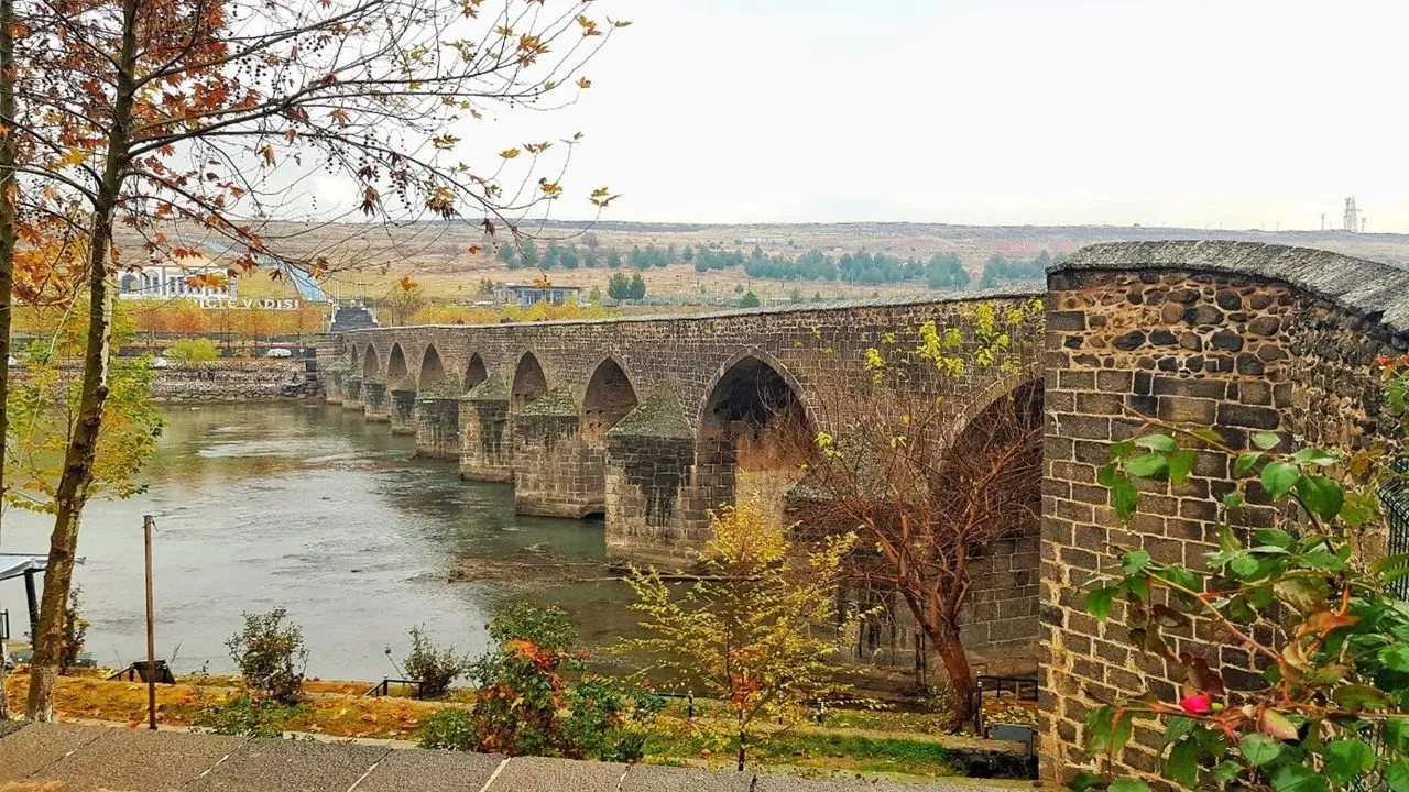 8. On Gözlü Köprü