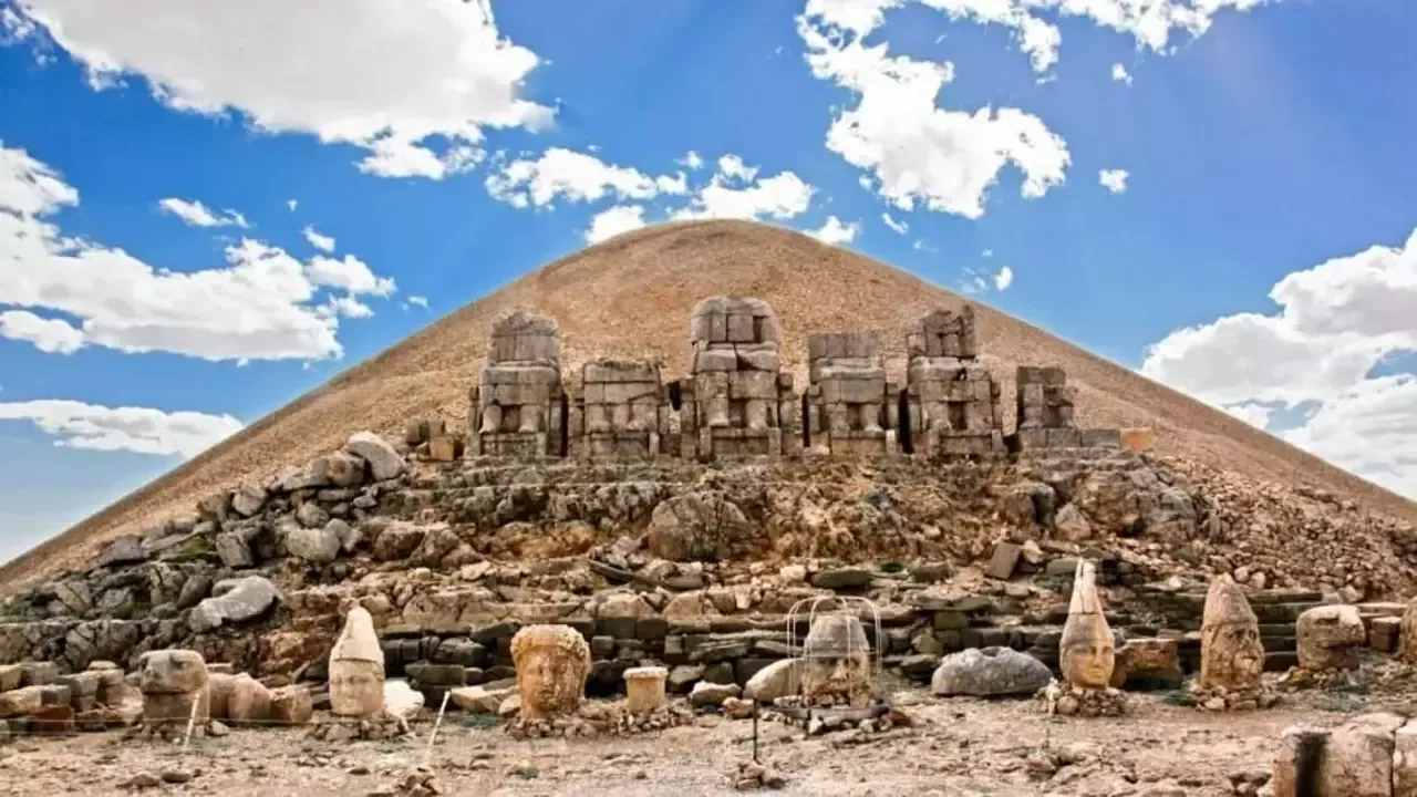 1. Nemrut Dağı