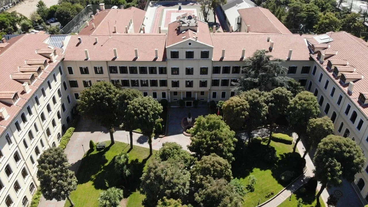 Saint Benoît Lisesi