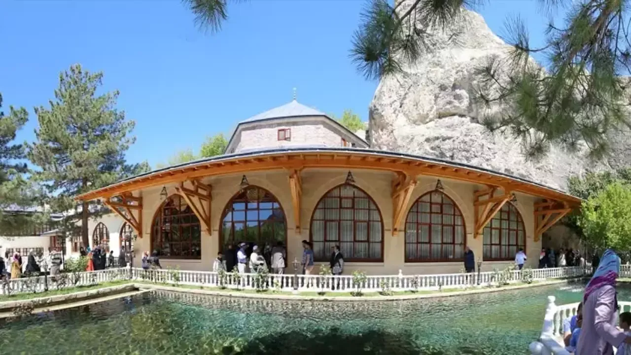 8. Somuncu Baba Türbesi ve Külliyesi