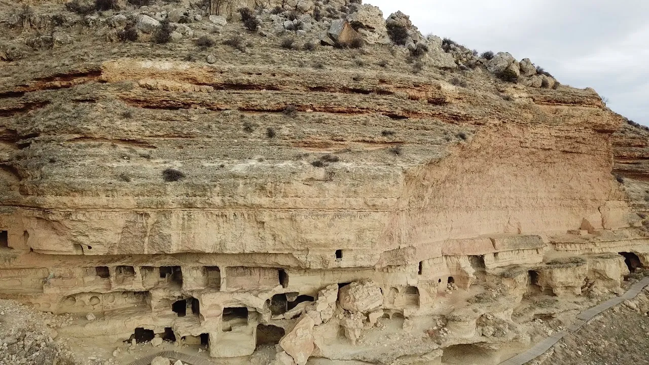 Manazan Mağaraları