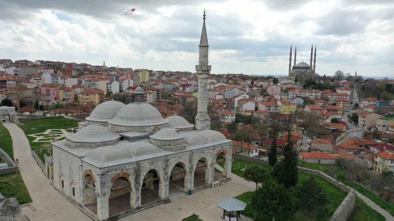 4. Muradiye Camii