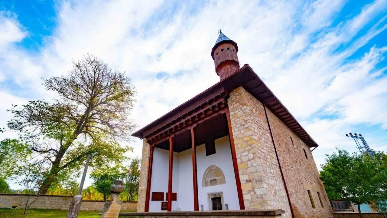 Mahmut Bey Camii