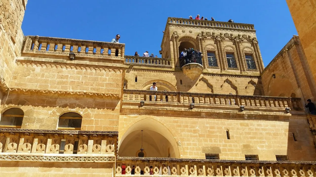 6. Mor Şarbel Manastırı