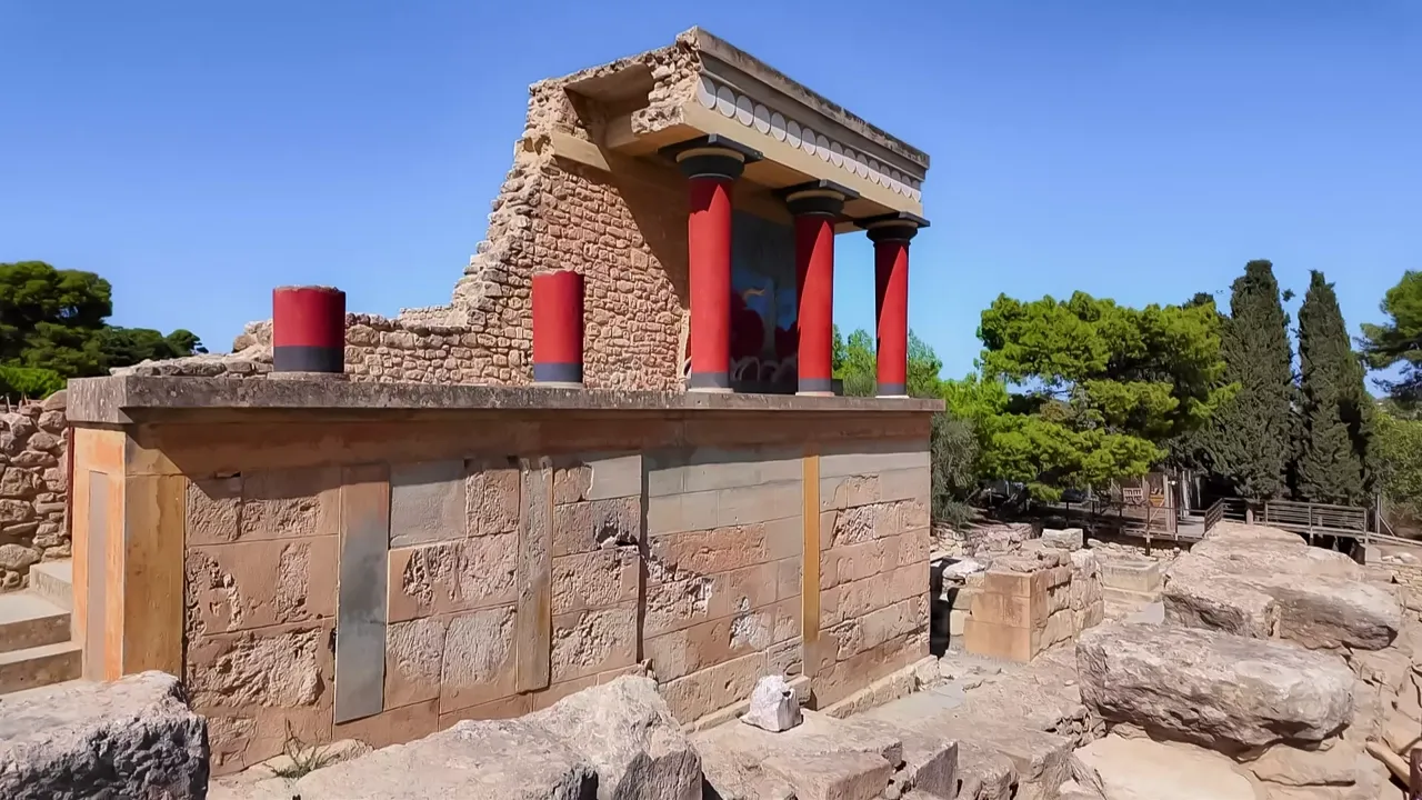 3. Knossos Sarayı, Girit: Minotaur’un Labirenti