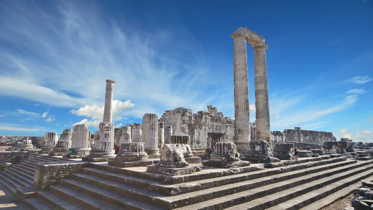 4. Delphi, Yunanistan: Kehanetlerin Merkezi