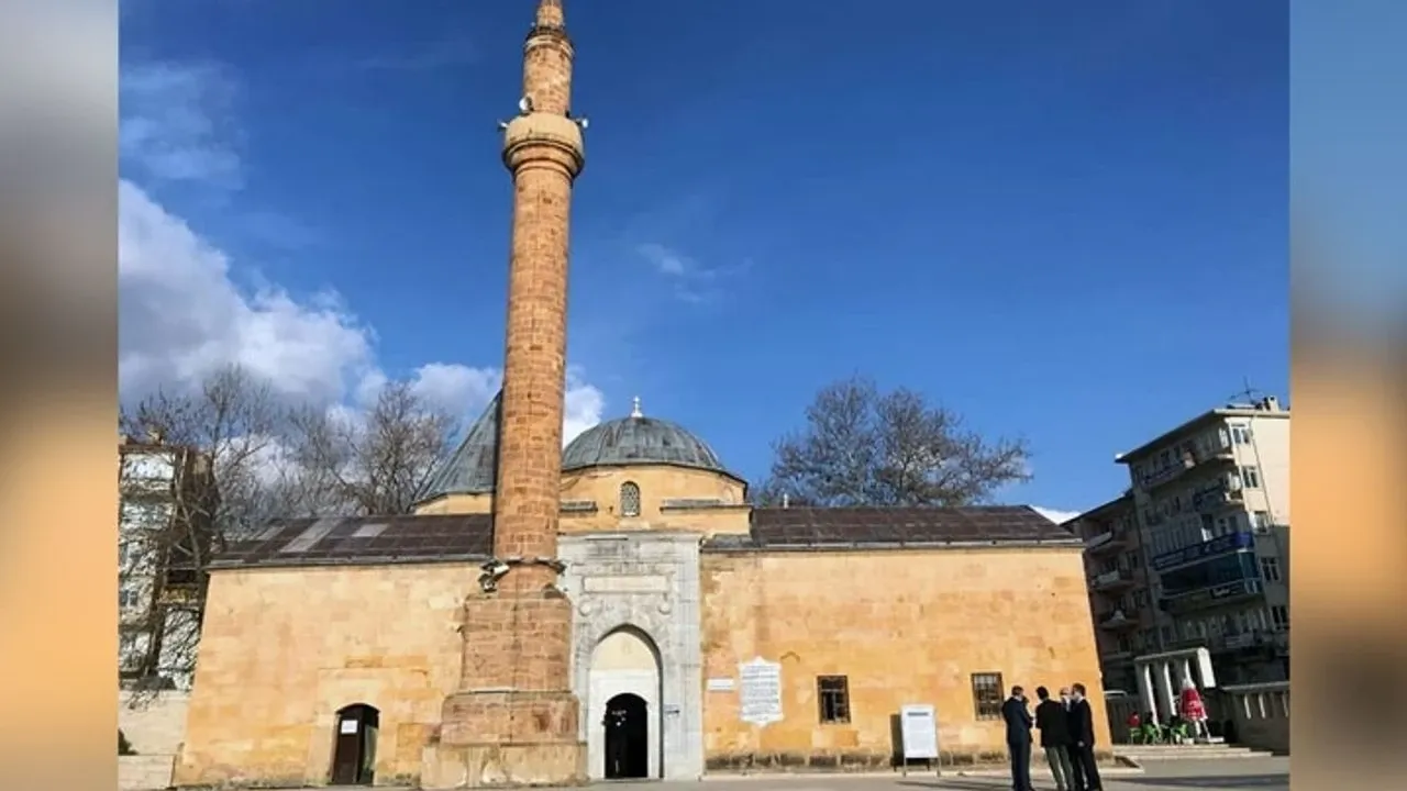 Ahi Evran Camii ve Türbesi