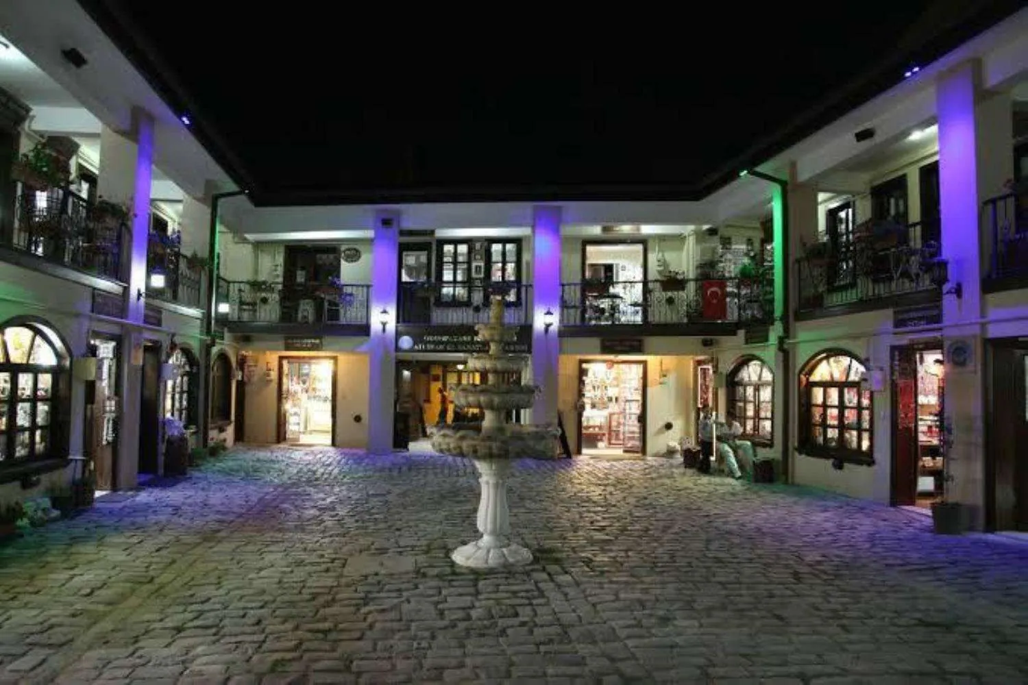 Atlıhan El Sanatları Çarşısı