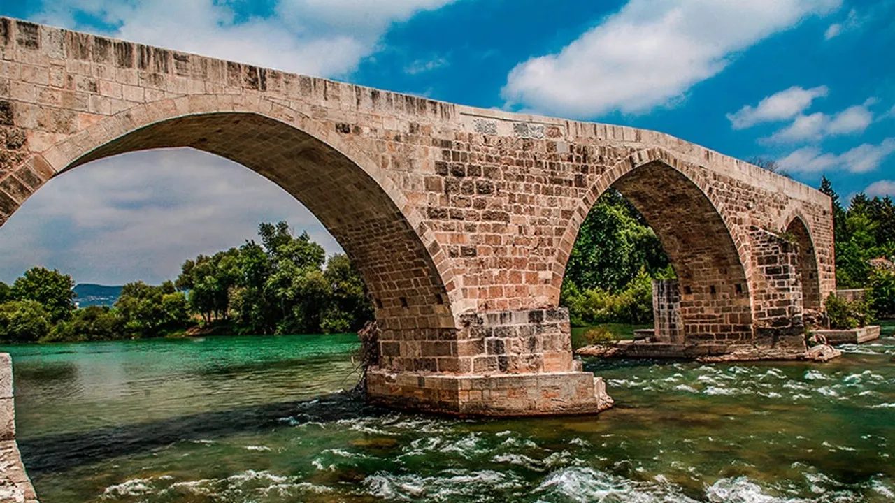 Aspendos Köprüsü