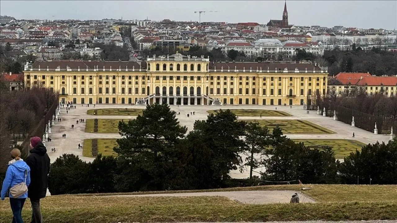 Schönbrunn Sarayı