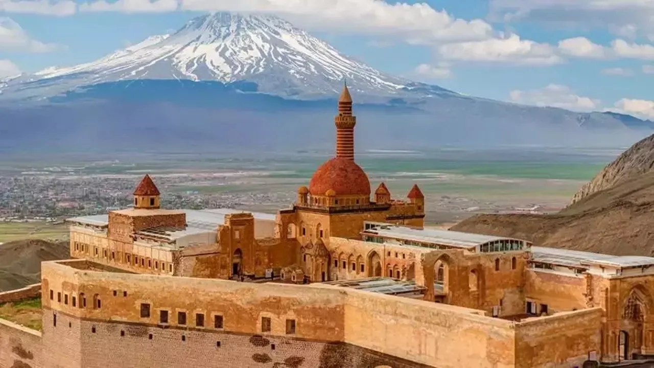 İshak Paşa Sarayı