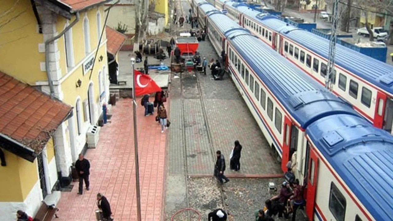 Pozantı Tren Garı