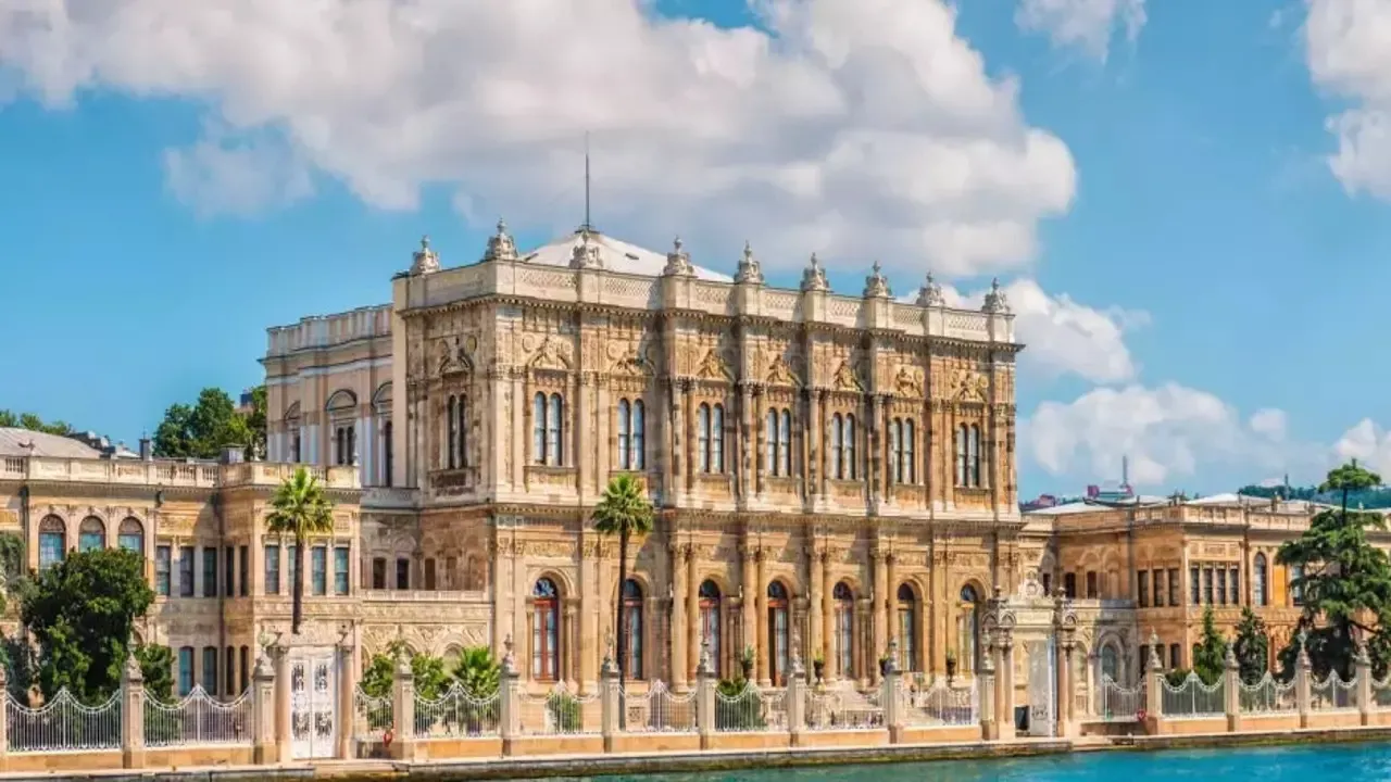 Dolmabahçe Sarayı