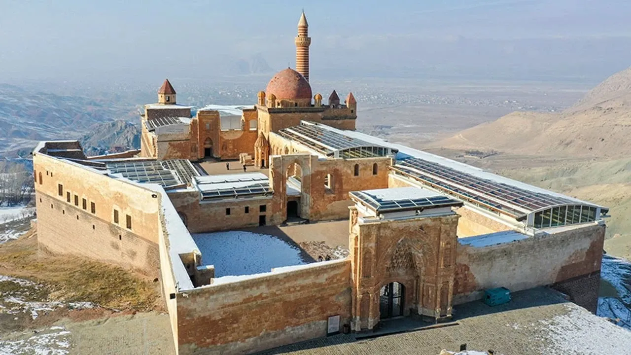 İshak Paşa Sarayı