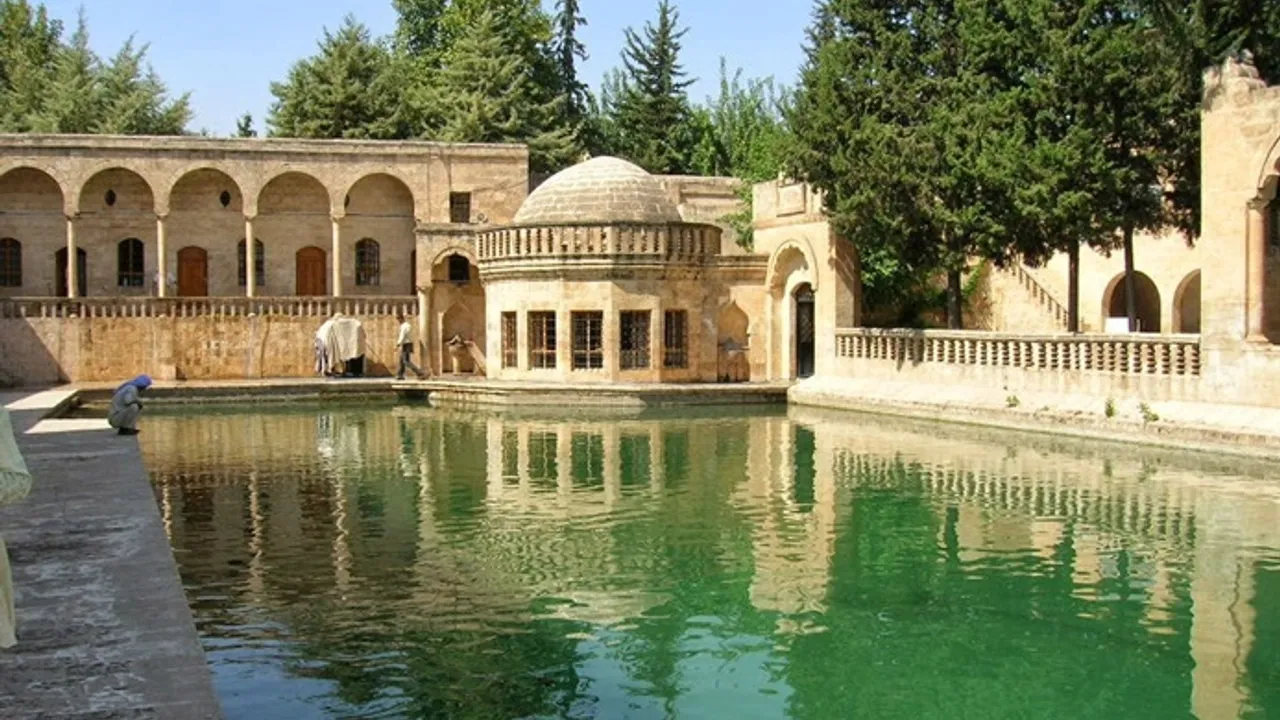 Hz. Eyyüp Peygamber Makamı