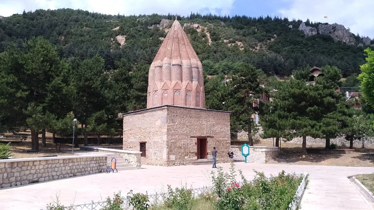 Seyyid Mahmud Hayrani Türbesi