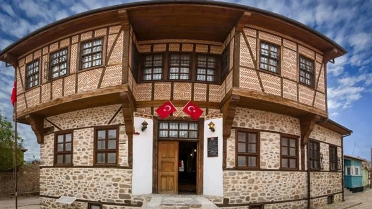 Seyyid Mahmud Hayrani Türbesi